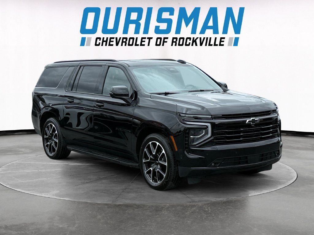 Used 2025 Chevrolet Suburban RST w/ Advanced Technology Package AWD/4WD image 1