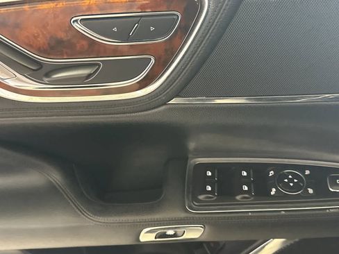 Used 2017 Lincoln Continental Select FWD image 13