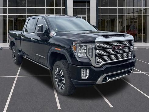 Used 2021 GMC Sierra 2500 Denali w/ Denali Black Diamond Edition AWD/4WD image 2