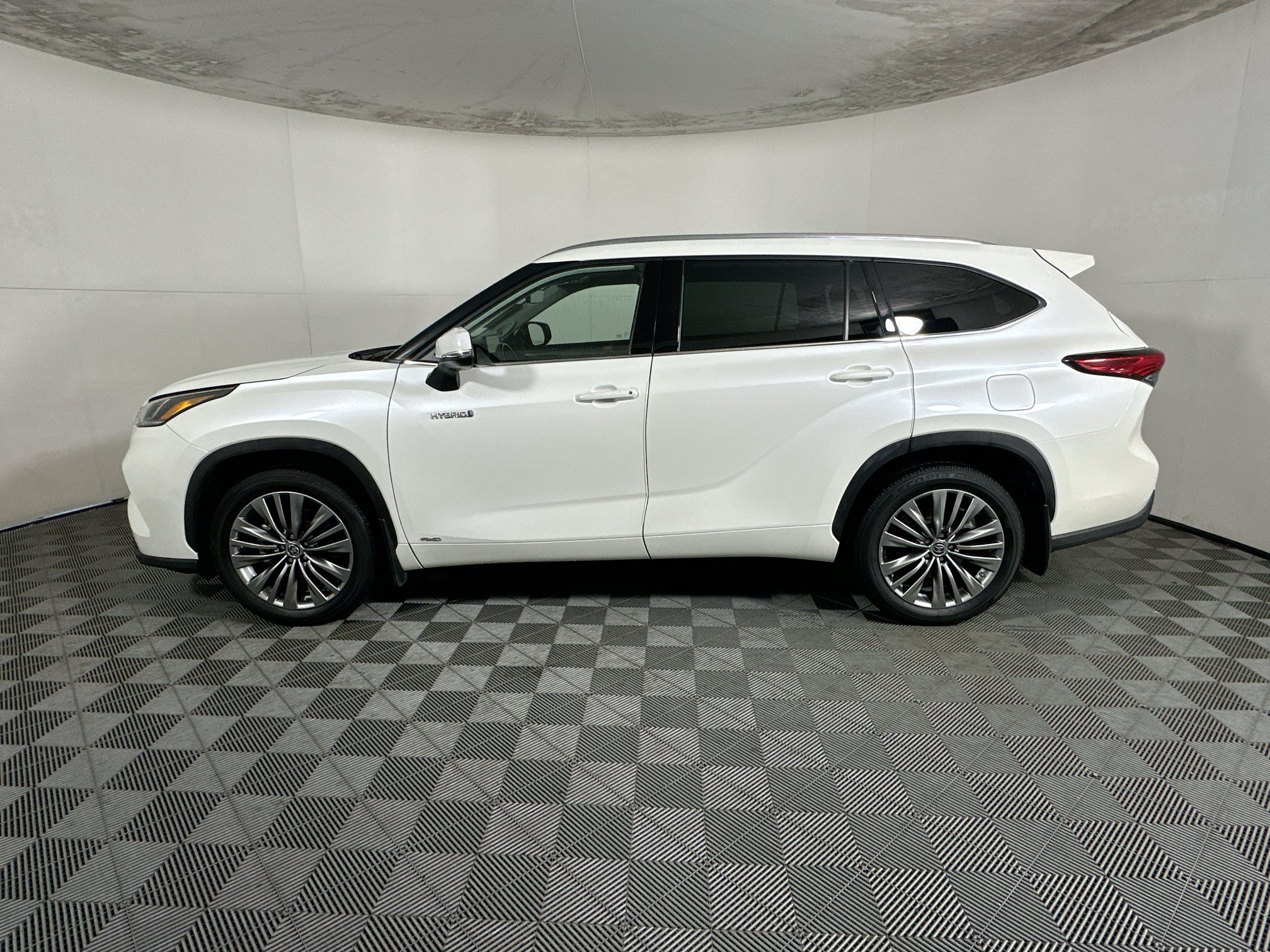Used 2020 Toyota Highlander Platinum AWD/4WD image 6