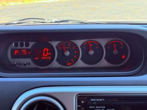 Used 2009 Scion xB FWD image 28