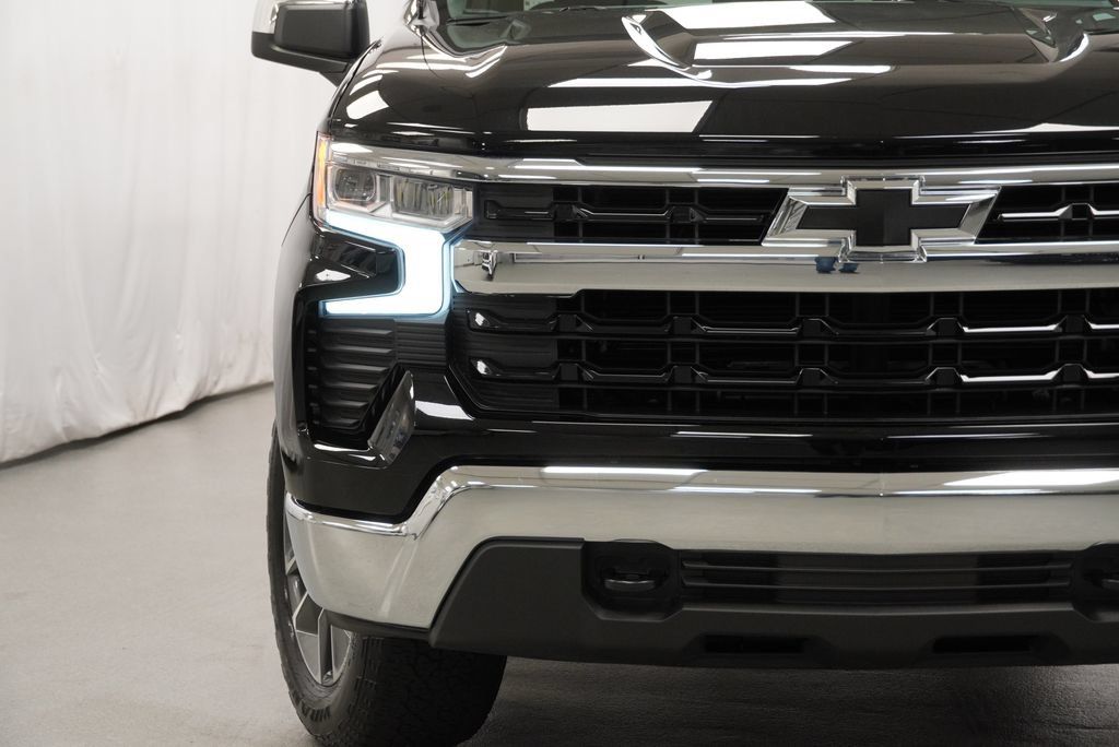 Used 2024 Chevrolet Silverado 1500 LT AWD/4WD image 12