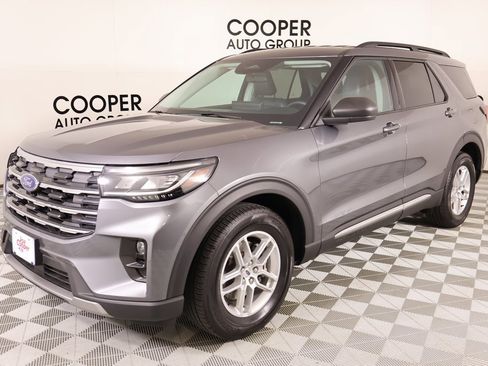 Used 2025 Ford Explorer Active w/ Active Comfort Package image 11