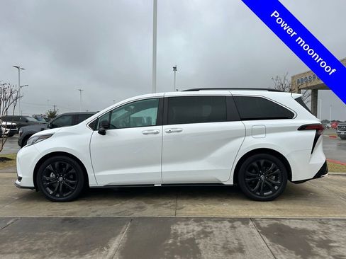 Used 2023 Toyota Sienna XSE image 9
