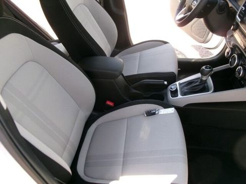 Used 2024 Hyundai Venue SEL image 20