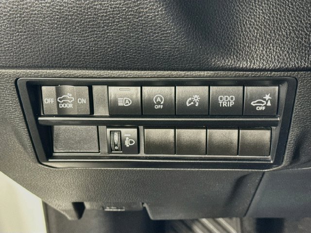 Used 2022 Toyota Tundra SR5 w/ SR5 Convenience Package AWD/4WD image 10