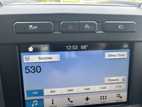 Used 2017 Ford F150 Lariat w/ Equipment Group 502A Luxury AWD/4WD image 32