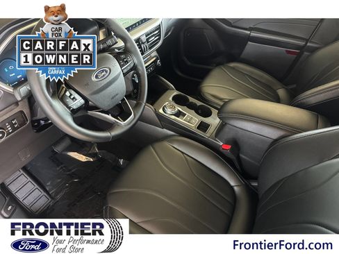 Used 2025 Ford Escape SE w/ PHEV Premium Package FWD image 11