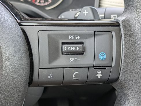 Used 2023 Nissan Rogue SV FWD image 22