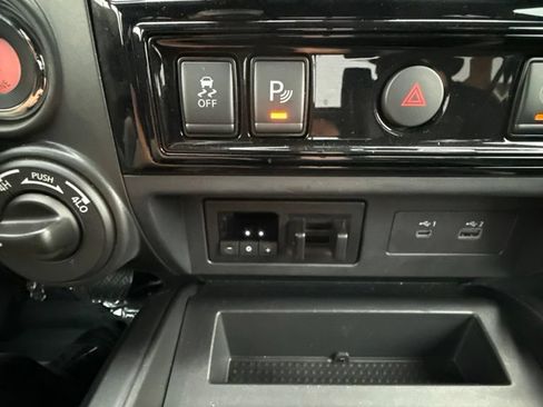 Used 2024 Nissan Titan PRO-4X w/ Pro-4x Utility Package AWD/4WD image 31
