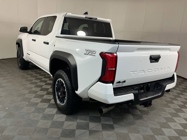 Used 2024 Toyota Tacoma TRD Off-Road AWD/4WD image 9