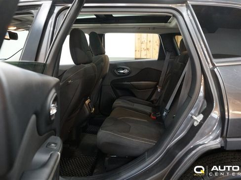 Used 2016 Jeep Cherokee Latitude w/ Comfort & Convenience Group AWD/4WD image 21