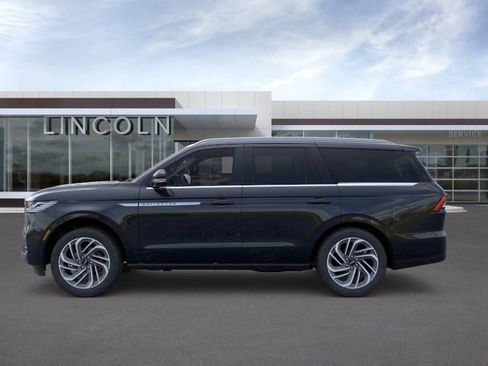 New 2026 Lincoln Navigator Reserve AWD/4WD image 3