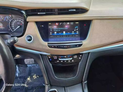Used 2017 Cadillac XT5 Platinum image 24