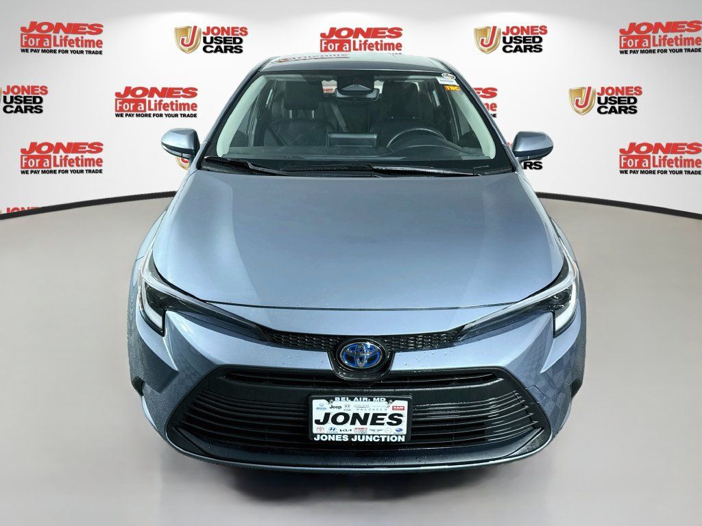 Certified 2025 Toyota Corolla LE AWD/4WD image 11