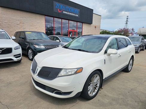 Used 2013 Lincoln MKT AWD image 1