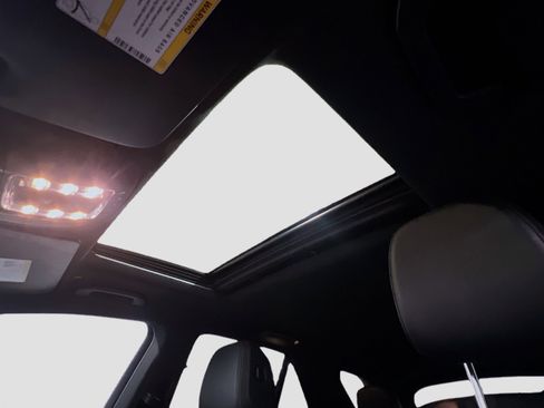 Used 2021 Mercedes-Benz GLE 350 4MATIC w/ Premium Package image 17