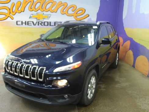 Used 2015 Jeep Cherokee Latitude w/ Cold Weather Group AWD/4WD image 4