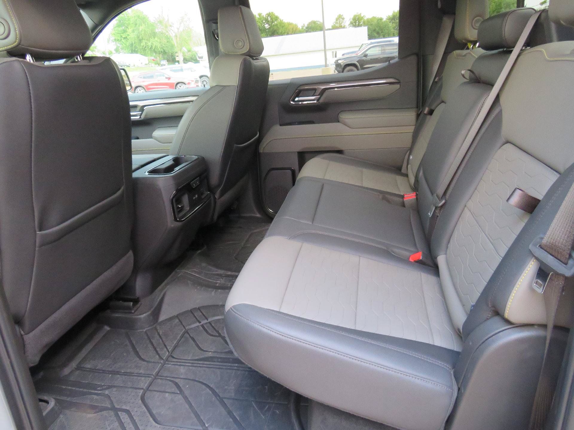 Used 2025 Chevrolet Silverado 1500 ZR2 w/ Technology Package AWD/4WD image 10