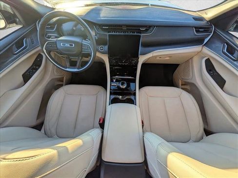 Used 2023 Jeep Grand Cherokee L Limited image 18