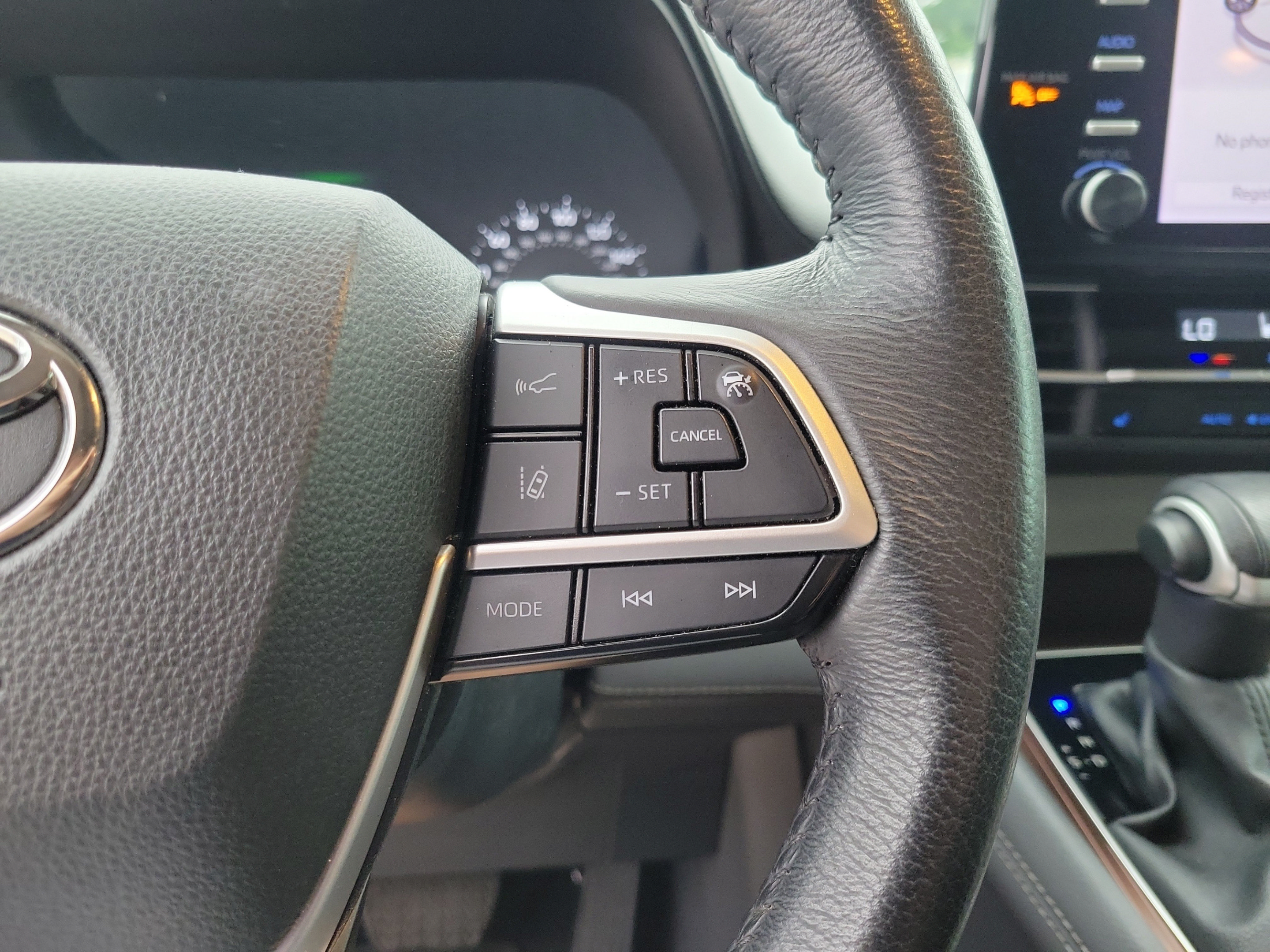 Certified 2024 Toyota Sienna XLE FWD image 14
