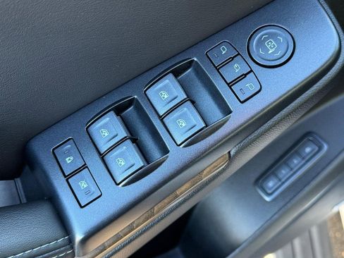 Used 2020 GMC Yukon Denali w/ Denali Premium Package image 15