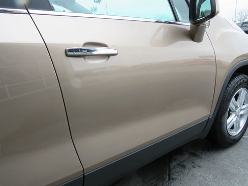 Used 2018 Chevrolet Trax LT w/ LT Convenience Package image 28