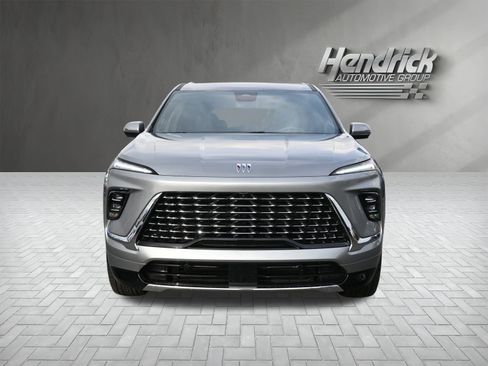 Used 2025 Buick Enclave Avenir image 7