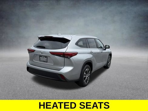 Used 2023 Toyota Highlander XLE AWD/4WD image 5