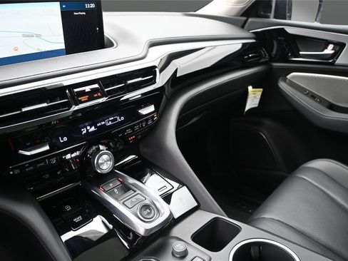 Certified 2023 Acura MDX SH-AWD w/ Technology Package image 4