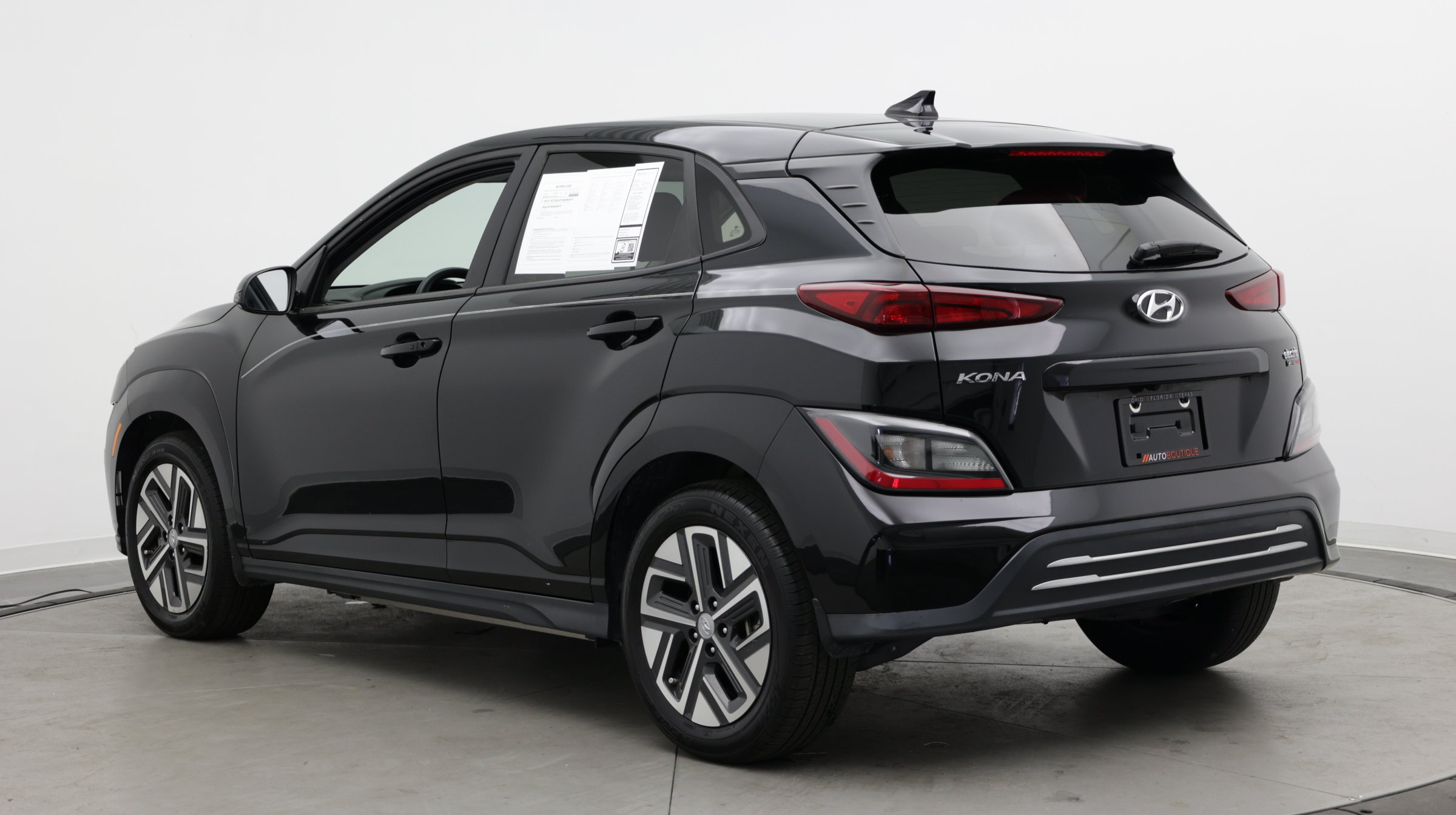 Used 2023 Hyundai Kona SE FWD image 5