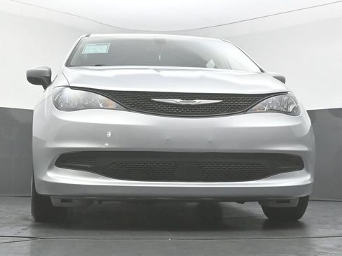 Used 2022 Chrysler Voyager LX FWD image 47