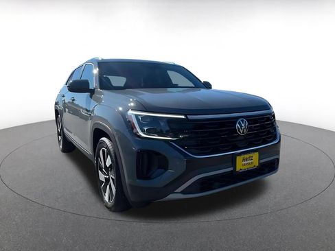 Used 2026 Volkswagen Atlas Cross Sport SE FWD image 3