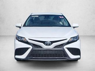 Used 2022 Toyota Camry SE FWD video 2