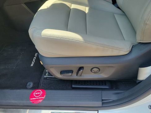 Certified 2024 Nissan Rogue SL w/ SL Premium Package FWD image 8