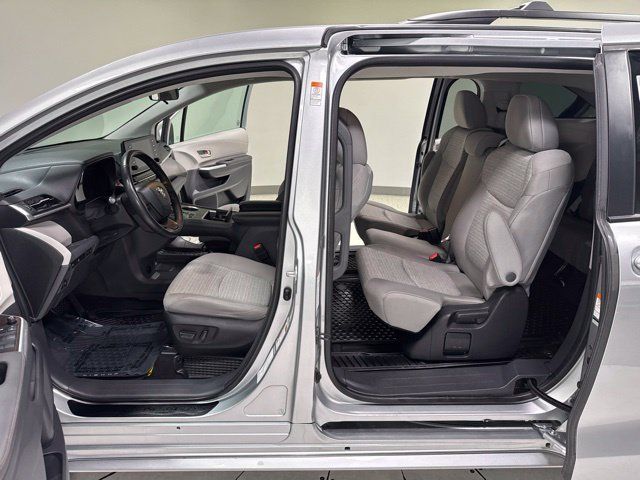 Used 2022 Toyota Sienna LE AWD/4WD image 10