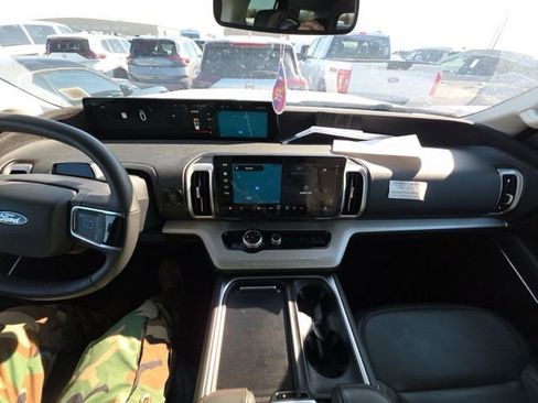 Used 2025 Ford Expedition Active image 12