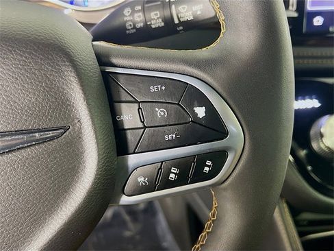 Used 2022 Chrysler Pacifica Pinnacle image 17