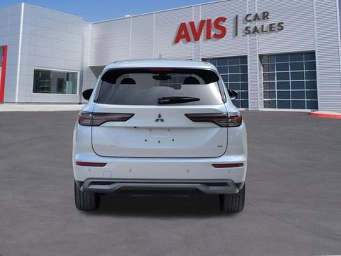 Used 2025 Mitsubishi Outlander SE FWD image 7