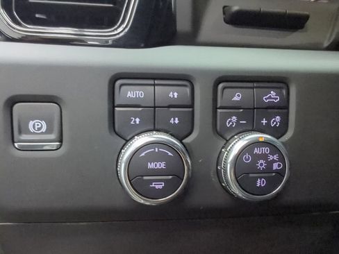 Used 2025 GMC Sierra 2500 AT4X AWD/4WD image 13