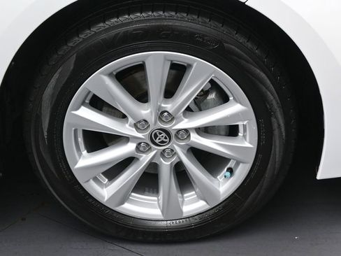 Used 2025 Toyota Corolla XLE FWD image 32