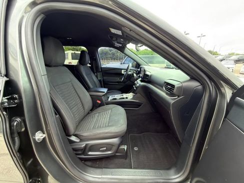 Used 2020 Ford Explorer XLT RWD image 9