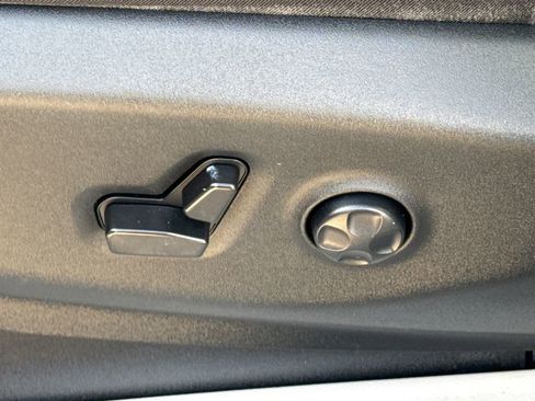 Used 2023 Chrysler Pacifica Touring-L FWD image 20