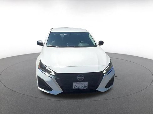Used 2025 Nissan Altima 2.5 SV FWD image 4