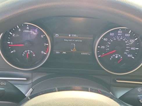 Used 2022 Kia Carnival LX FWD image 22