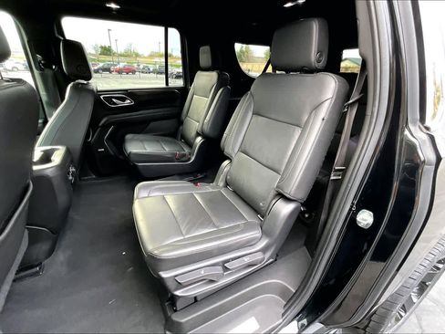 Used 2022 Chevrolet Suburban LT w/ Luxury Package image 29