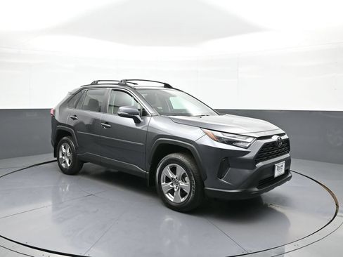 Used 2023 Toyota RAV4 XLE AWD/4WD image 4