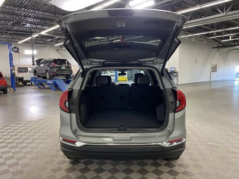 Used 2024 GMC Terrain SLT image 8
