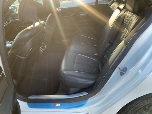 Used 2020 BMW 740i w/ M Sport Package image 25