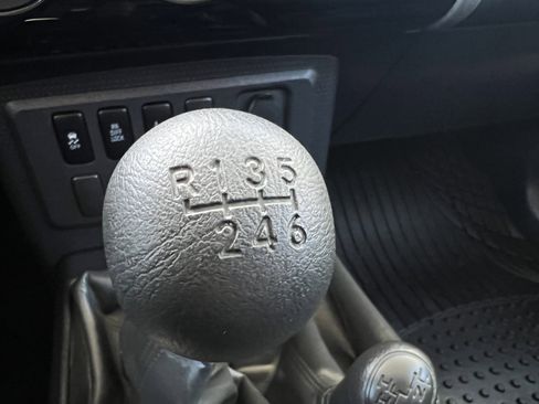 Used 2013 Toyota FJ Cruiser 4WD image 23